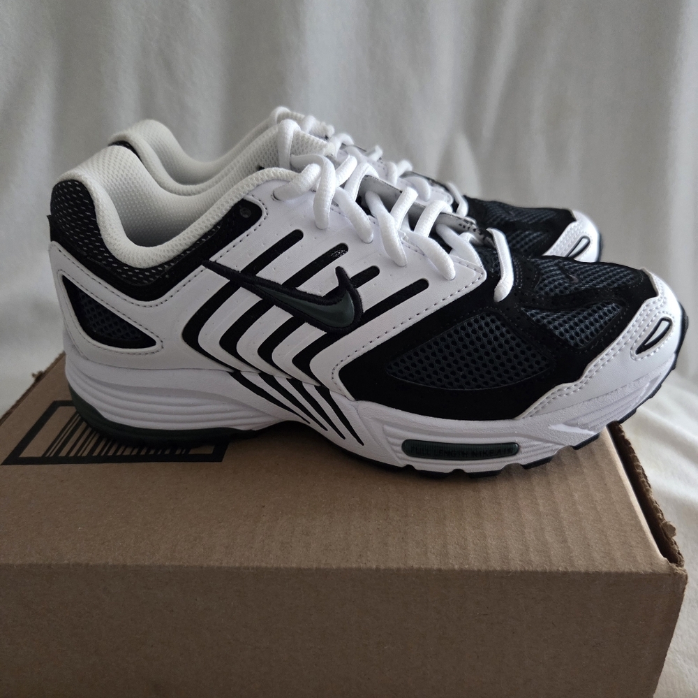 Nike Air Pegasus 2005 Women Sneaker Shoe White/Vintage Green/Black US Size 7 New